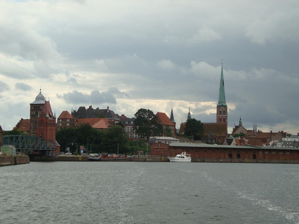 Hotel An Der Marienkirche Lubeca Exterior foto